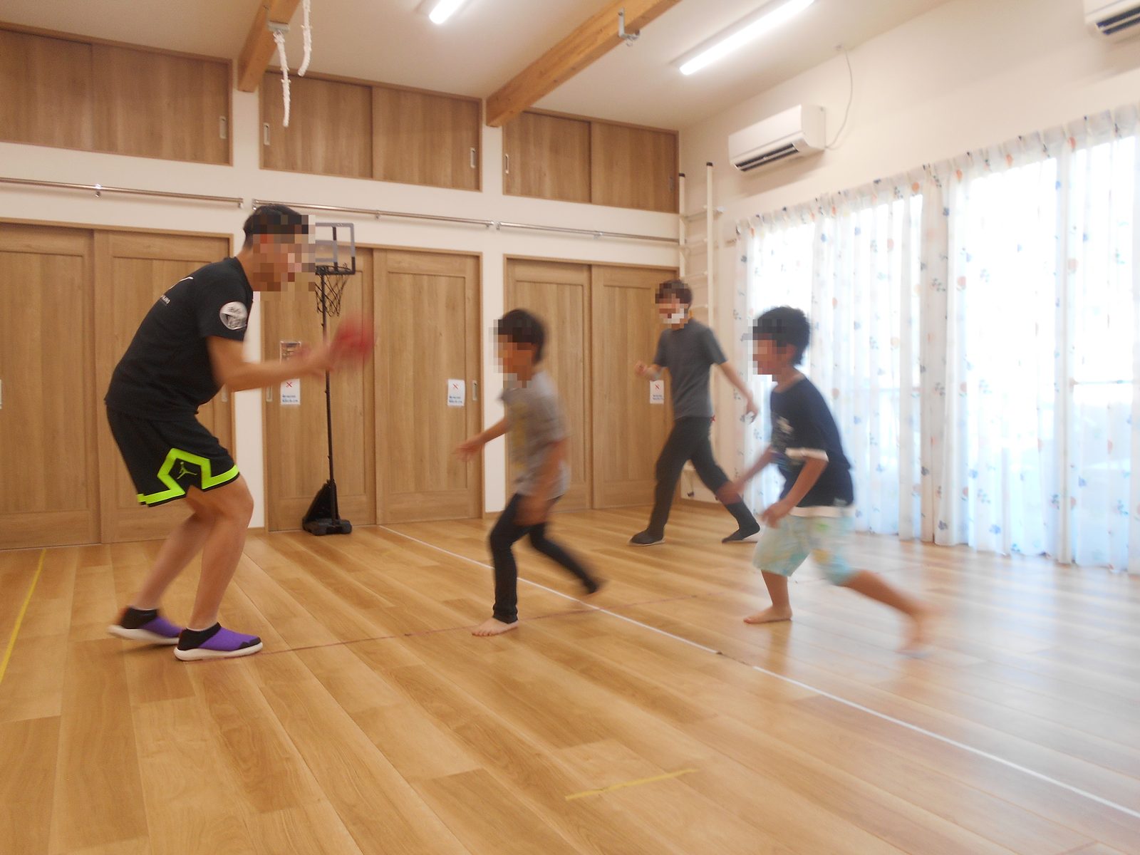 室内でのボールあそび